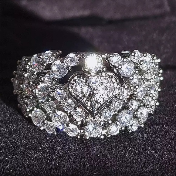 New Romantic 925 Silver Lovely Heart Diamond Ring - Picture 3 of 6